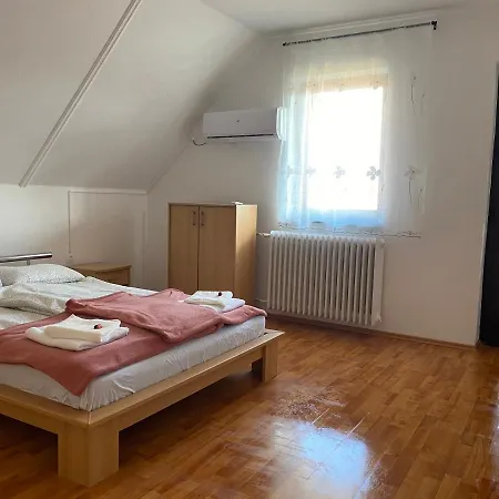 Szomszéd Ház *
