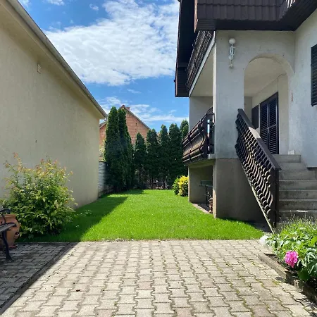 Szomszéd Ház *