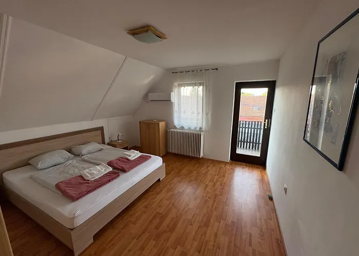 Szomszed Haz Apartment